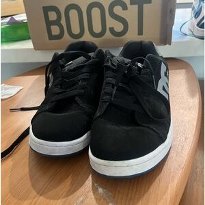 Dc skater shoes size 9 mens.